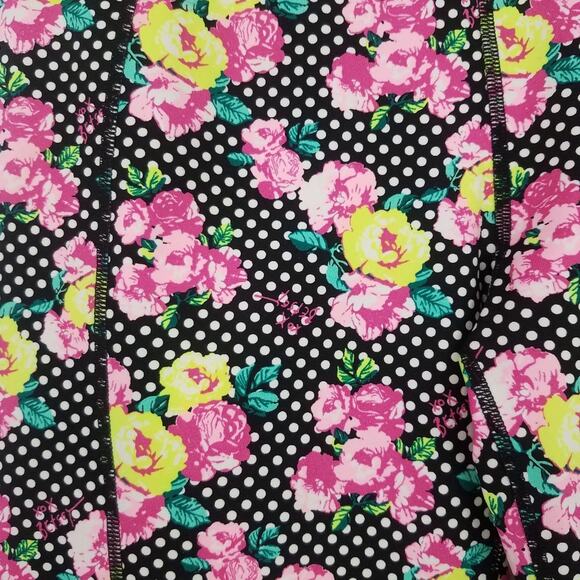 Betsey Johnson | Rose Pattern Crop Athletic Pants Floral Leggings - Picture 3 of 4